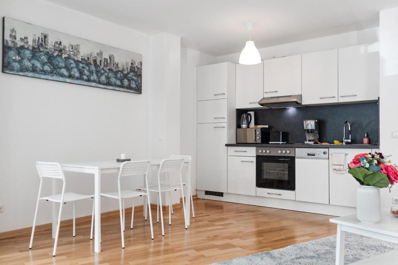 Gasometer Apartment - Designer Building With Amazing View Vienna Luaran gambar